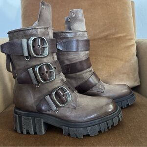 EUC AS98 37/ 6.5-7 HAMISH IN ROCK. MOTO COMBAT BOOT.